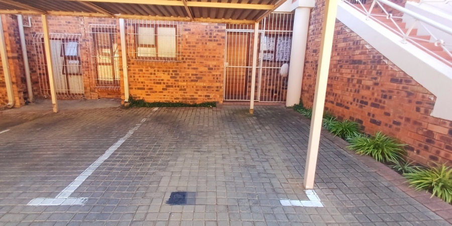 2 Bedroom Property for Sale in Langenhovenpark Free State
